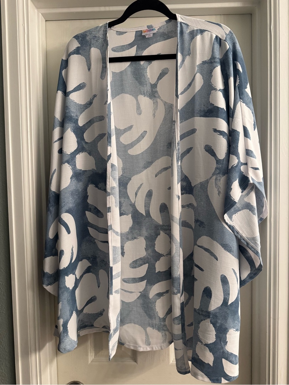 LuLaRoe Pearl Blue and White Leaf-Print Open Cardigan - Medium but fits up to 1X